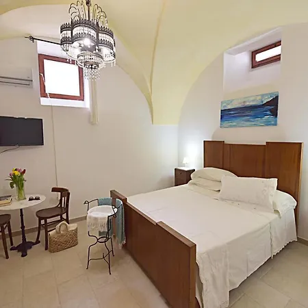 A Casa Di Paolo 住宿加早餐酒店 阿莱萨诺